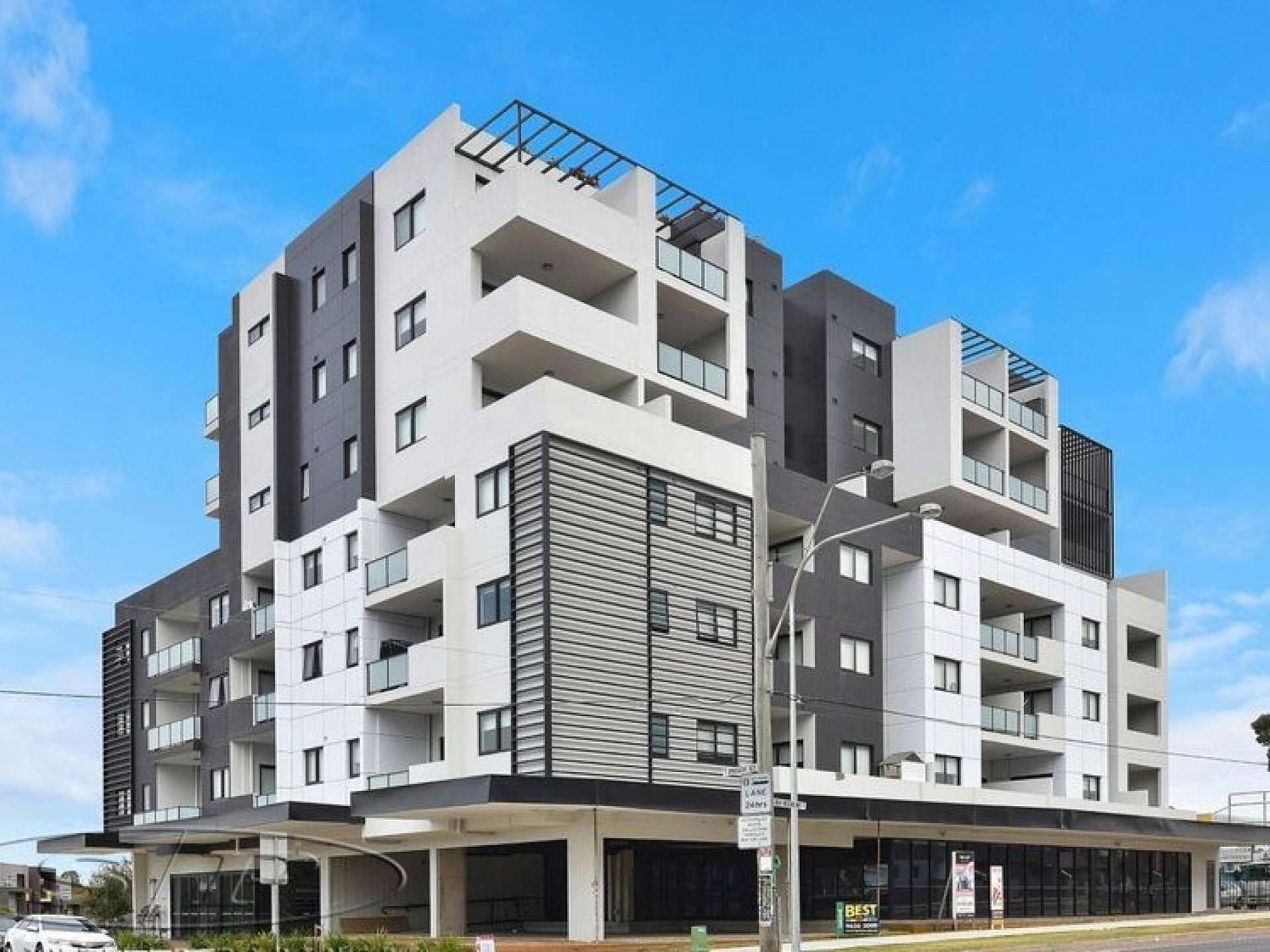 Luxurious Apartment-Walk to Westfield