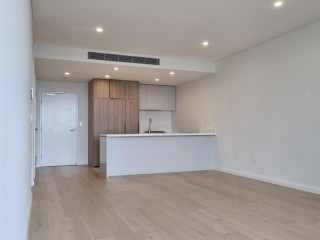 View profile: Minutes to Station! New kitchen appliances!