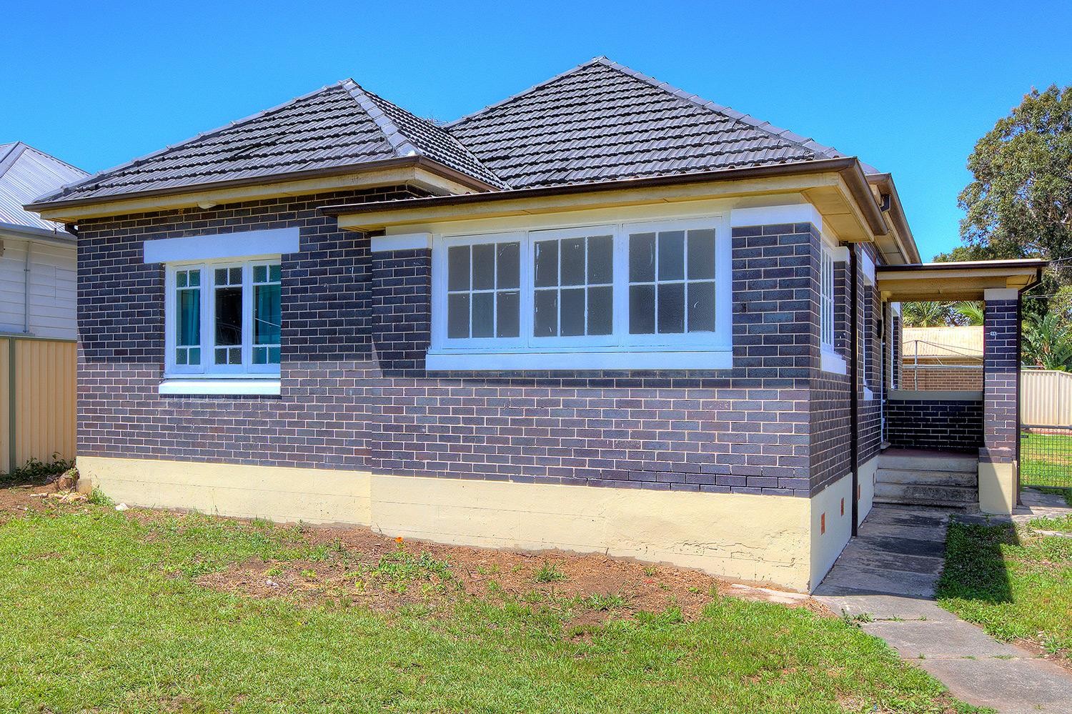 Brand New Air Conditioner & Polished Floorboards Throughout