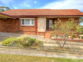 View profile: 5 Minutes Walk to Station & Shops!