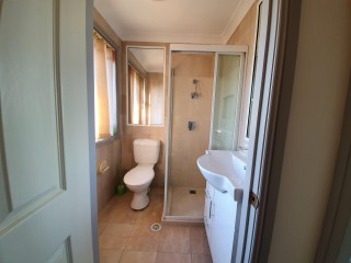 View profile: Great Townhouse! 3 Bedrooms Floating flooring! Garage and Parking Space.