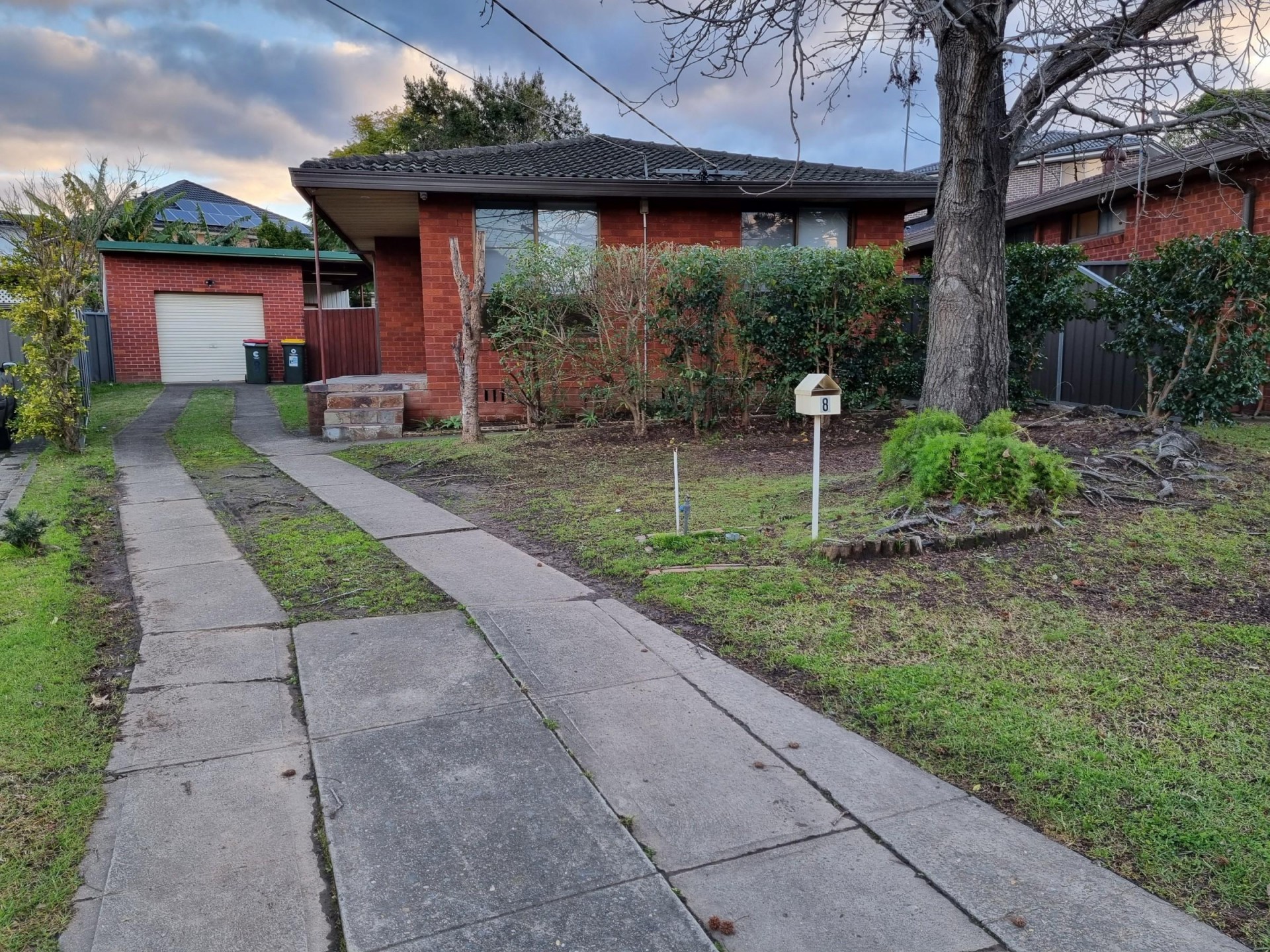 Immaculate & Renovated- Walk to Station!