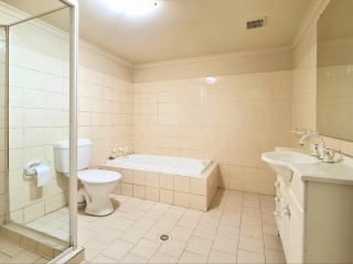 View profile: Quality Unit with 2 Bathrooms! Walk to Station!