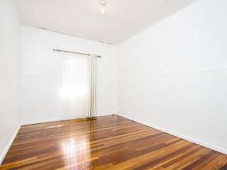 View profile: Three Bedrooms & Excellent Location!!