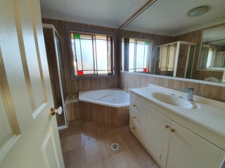 View profile: Great Townhouse! 3 Bedrooms Floating flooring! Garage and Parking Space.
