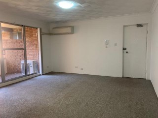 View profile: 2 Bedroom unit in ultra convenient location!