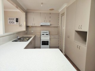 View profile: Spacious Family Home Close to Schools & Shopping Centre
