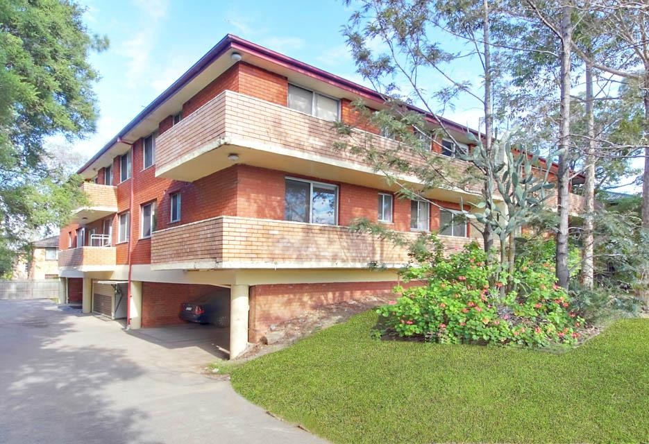 Stroll to Stockland Mall!  Best Value Unit In Merrylands!