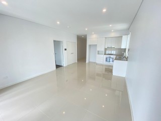 View profile: Luxurious Newly Built Unit! Outstanding Location