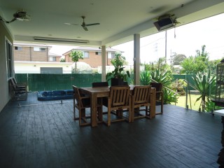 View profile: Jacuzzi, Ducted Air Conditioning & Woodfired Oven