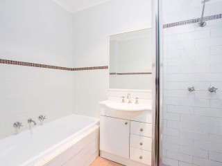 View profile: Superb Modern Unit! Walk to Hospitals & Station!