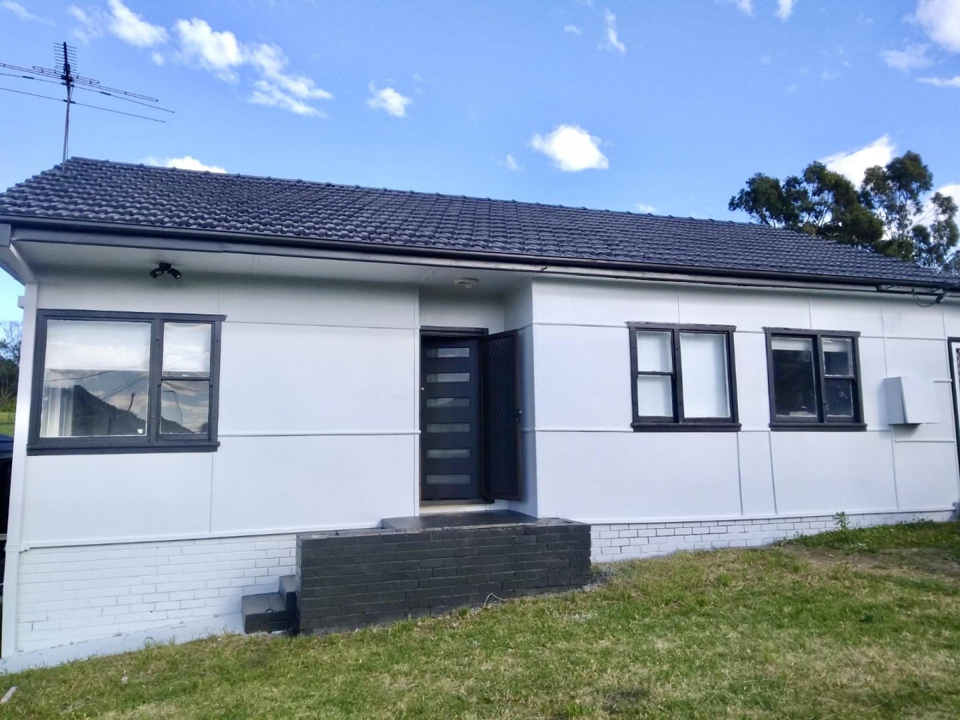 Newly Renovated Two Bedroom Flat