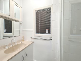 View profile: Beautiful Flat! Convenient Location!