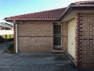 View profile: Walk to Station & Girraween Public School!