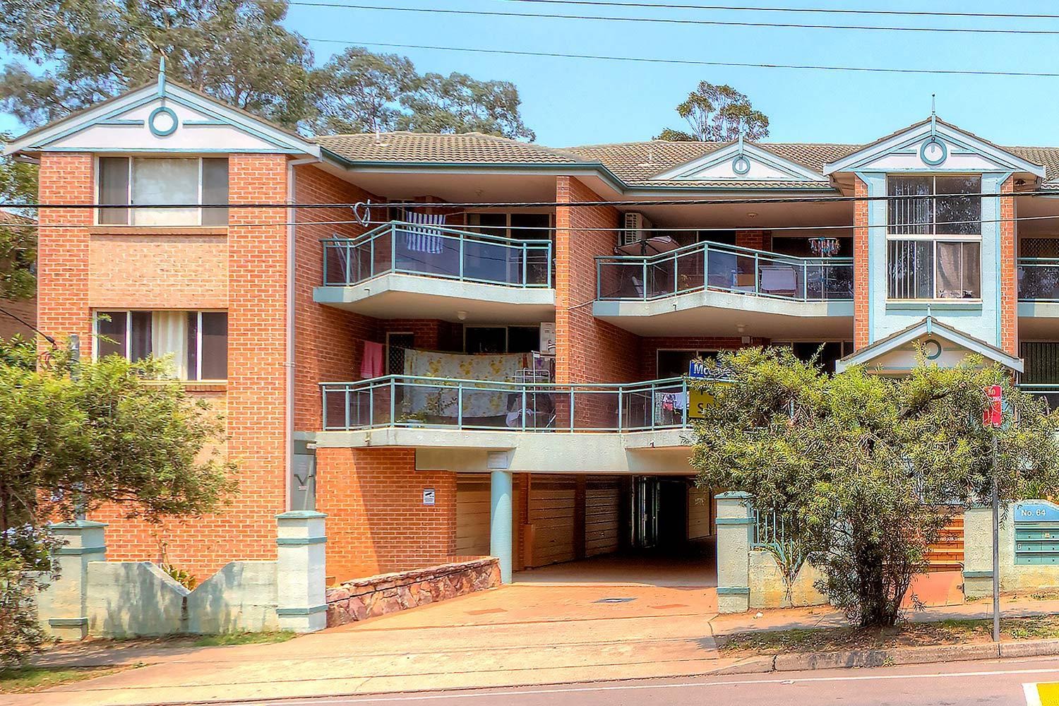 Outstanding Location! 1 Minutes to Woolies & 7 Minutes to Station!