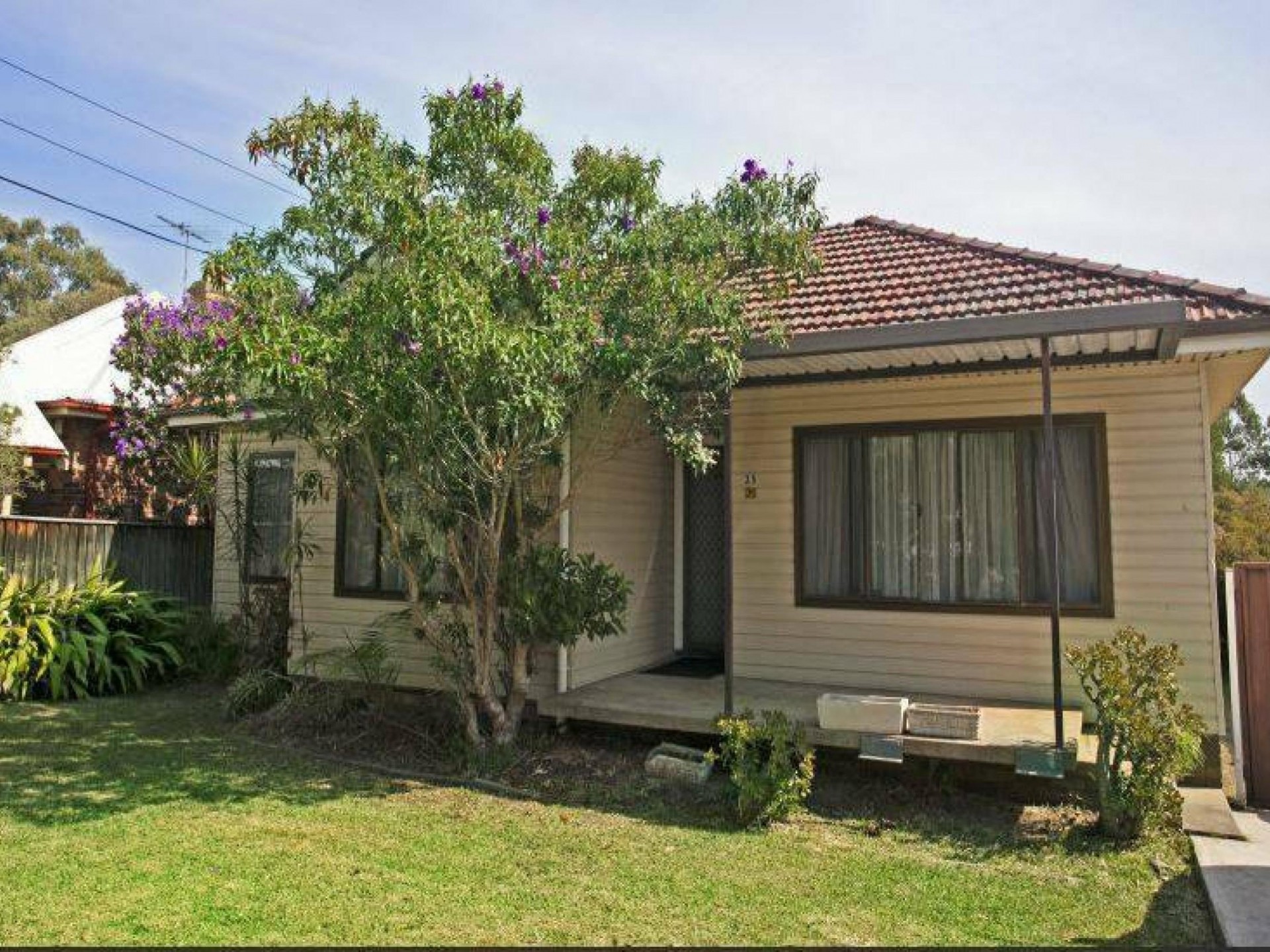 Large Home in Amazing Central Location ! Must Inspect!!