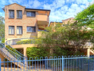 View profile: Huge Unit- Walk to Station!