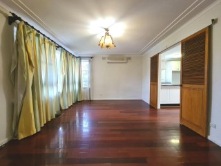 View profile: Massive 5 bedroom home- Close to Schools & transport