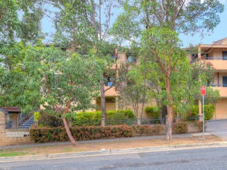 View profile: Huge Unit- Walk to Station!