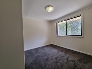 View profile: 3 Bedrooms, 2 Bathrooms Walk to Station