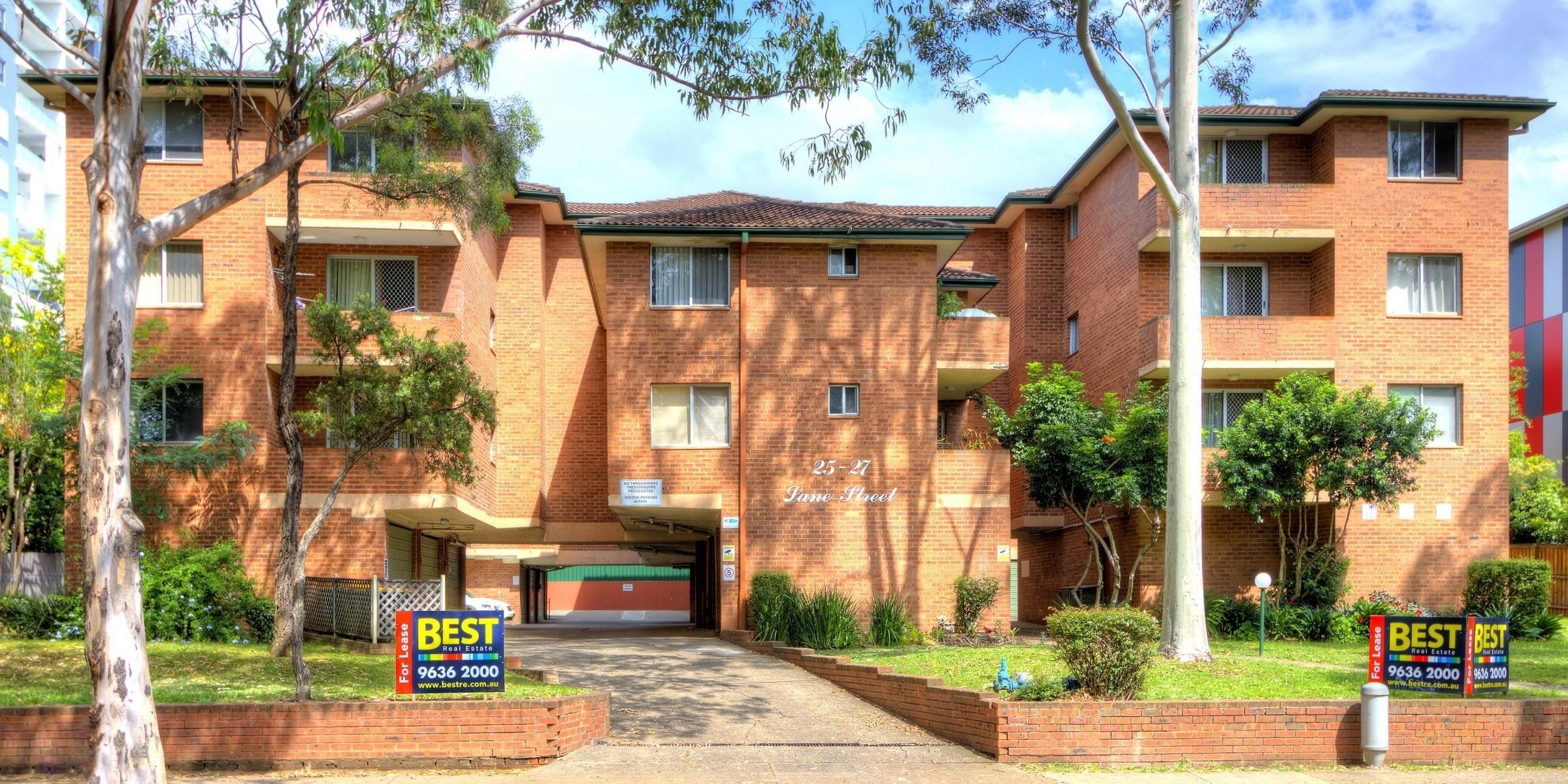 Rare Find! 3 Bedrooms & 5 Minutes to Station & Shops!