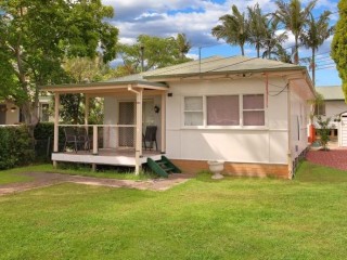 View profile: 3 Bedrooms & Excellent Location!!