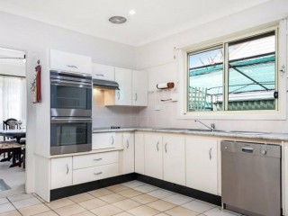 View profile: Four Bedrooms! Ten Minutes to Station!