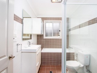 View profile: 4 Bedrooms! 2 Bathrooms!
