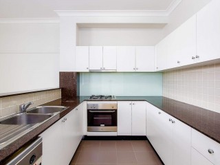 View profile: Superb Modern Unit! Walk to Hospitals & Station!