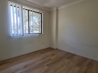 View profile: 800 Metres to Station, Air Conditioning, Plus Gas Cooking!