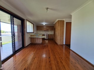View profile: Walk to Station, Shops & Darcy Rd School!