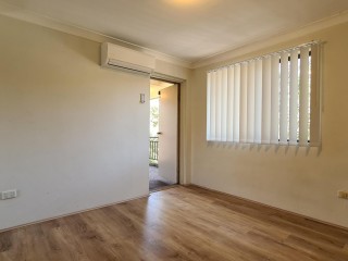 View profile: 800 Metres to Station, Air Conditioning, Plus Gas Cooking!