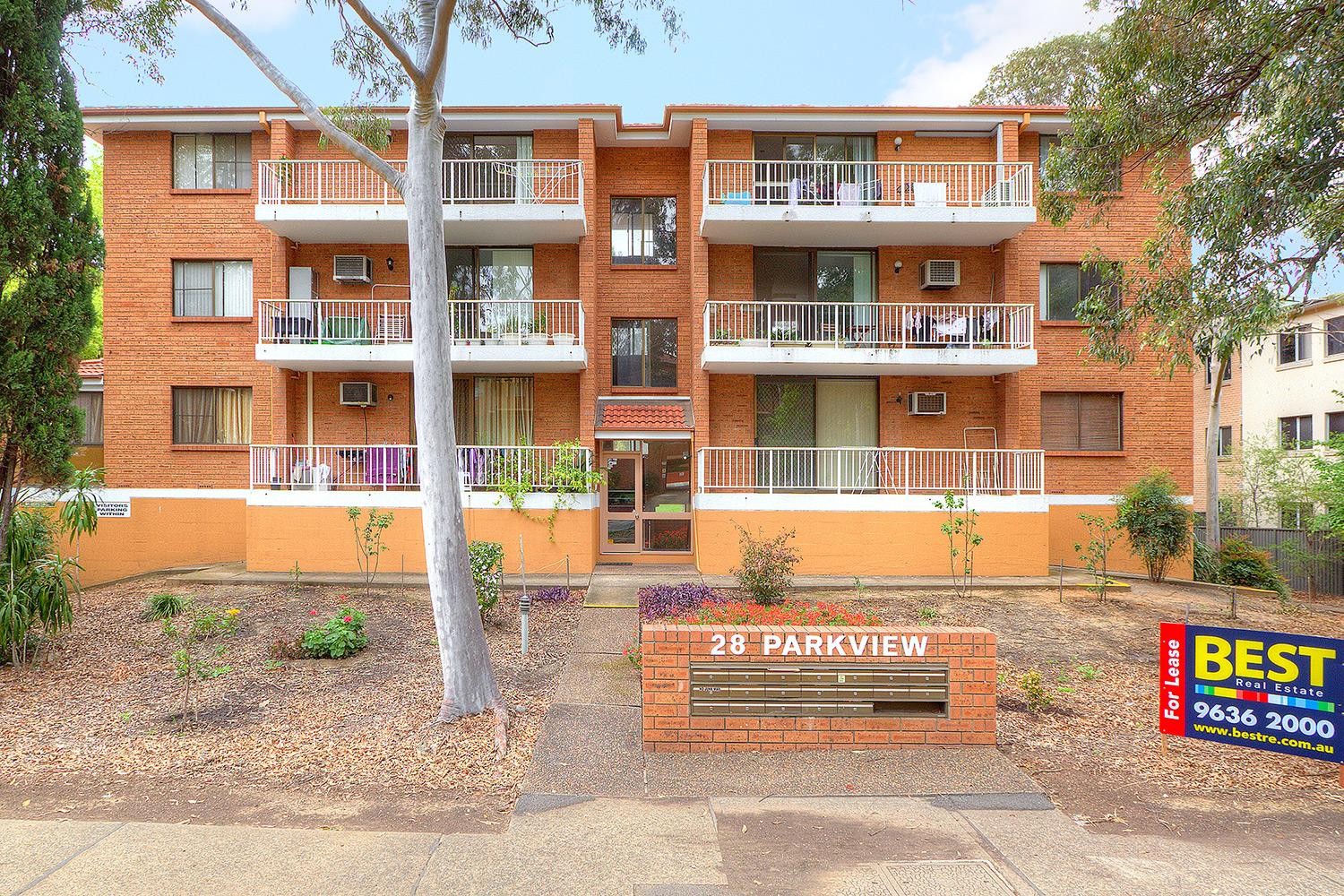 Outstanding Location! Easy Stroll to Station & Shops!