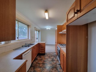 View profile: Quality 3 bedroom villa, Double Garage- Walk to station!