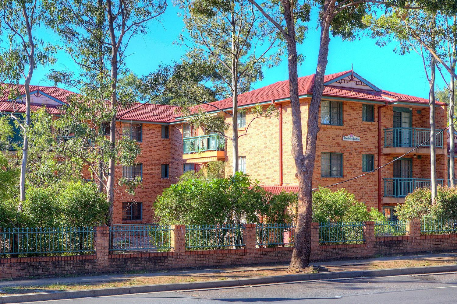 Outstanding Location - 2 Minutes Walk to Station