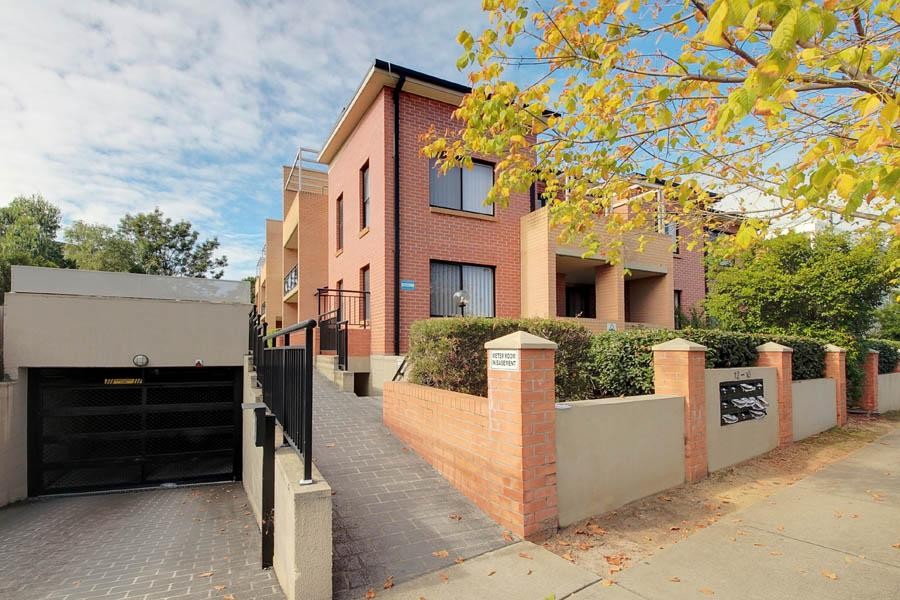 3 Large Balconies & Air Conditioning
