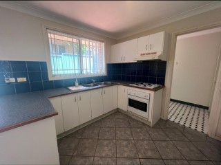 View profile: Quality Villa- Easy Walk to Station!