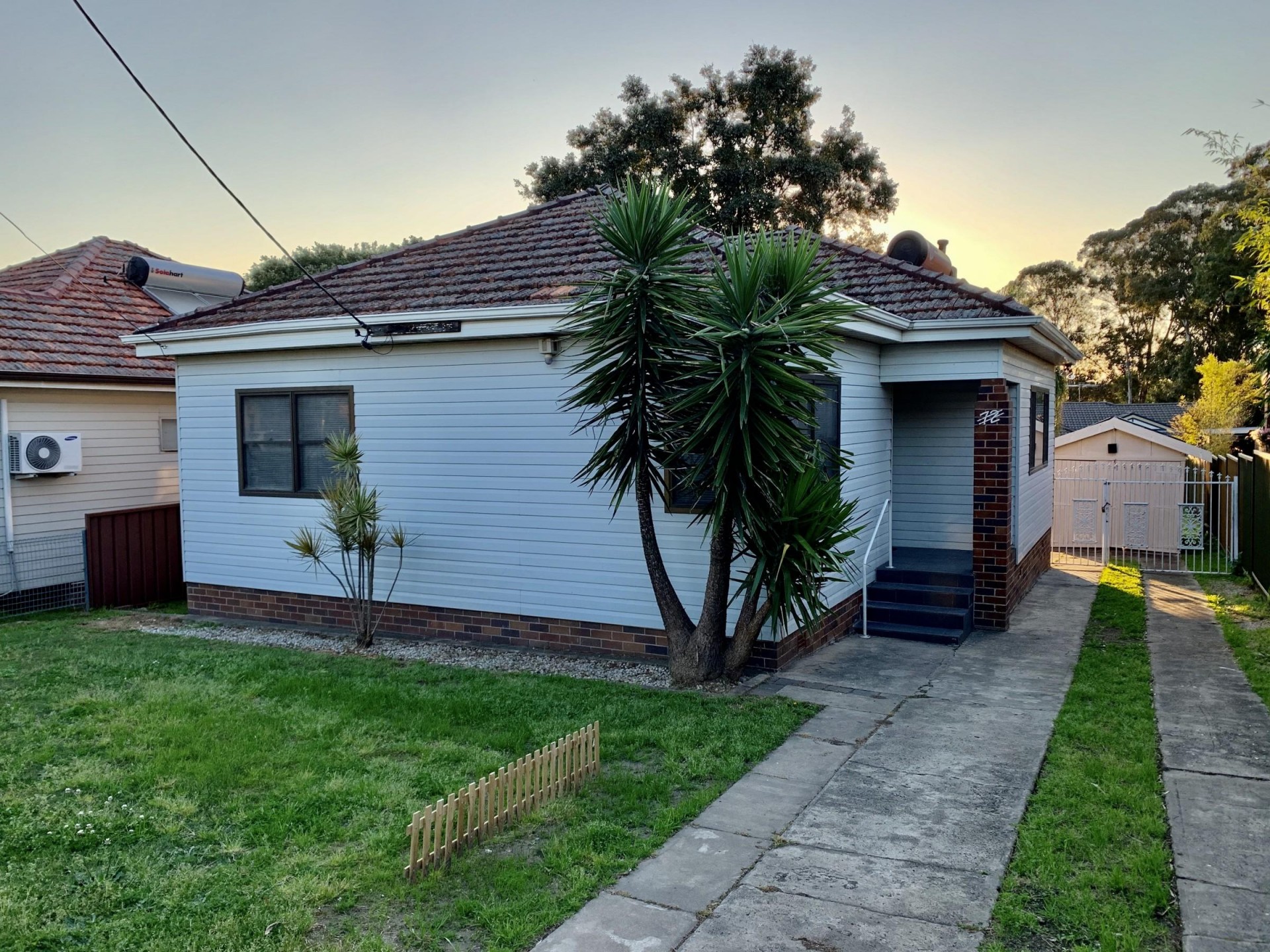 Cozy 3 Bedroom Family Home in a Peaceful Suburb!!