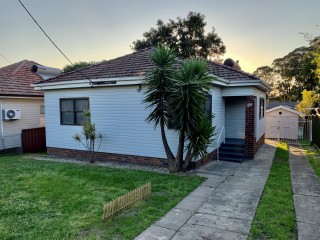 View profile: Cozy 3 Bedroom Family Home in a Peaceful Suburb!!