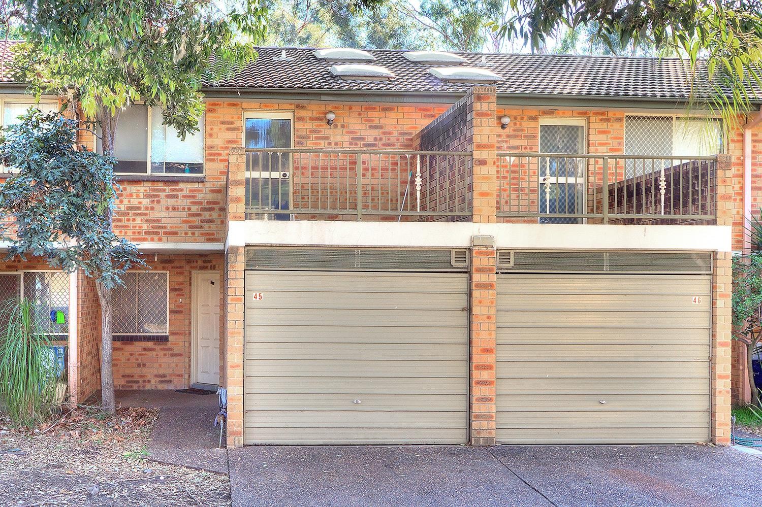 3 Bedrooms overlooking quiet parkland reserve!