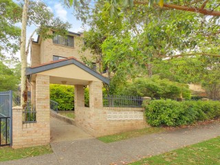 View profile: Huge Unit- Walk to Station!