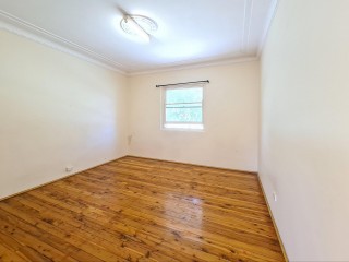 View profile: TIMBER FLOORS AND CENTRAL LOCATION