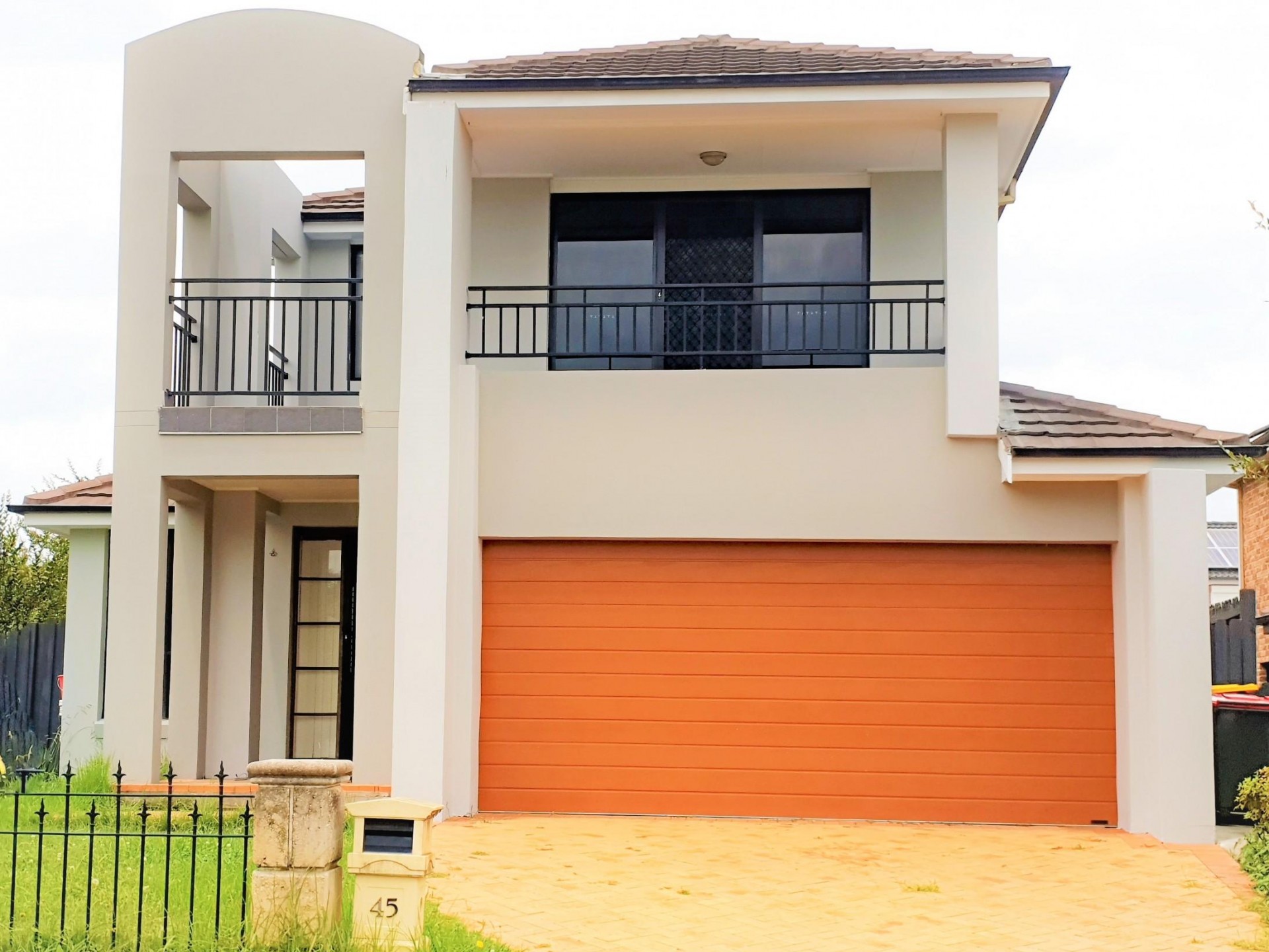 “Stylish & Spacious Home in a Quiet Street and walk to Station”