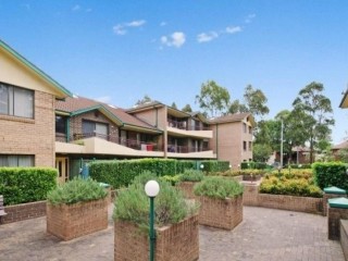View profile: 800 Metres to Station, Air Conditioning, Plus Gas Cooking!