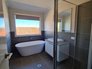 View profile: Massive BRAND NEW Duplex! 4 Bedrooms!