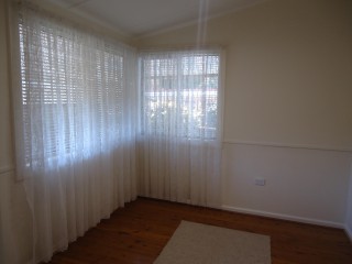 View profile: Freshly painted & Fully Fenced Yard