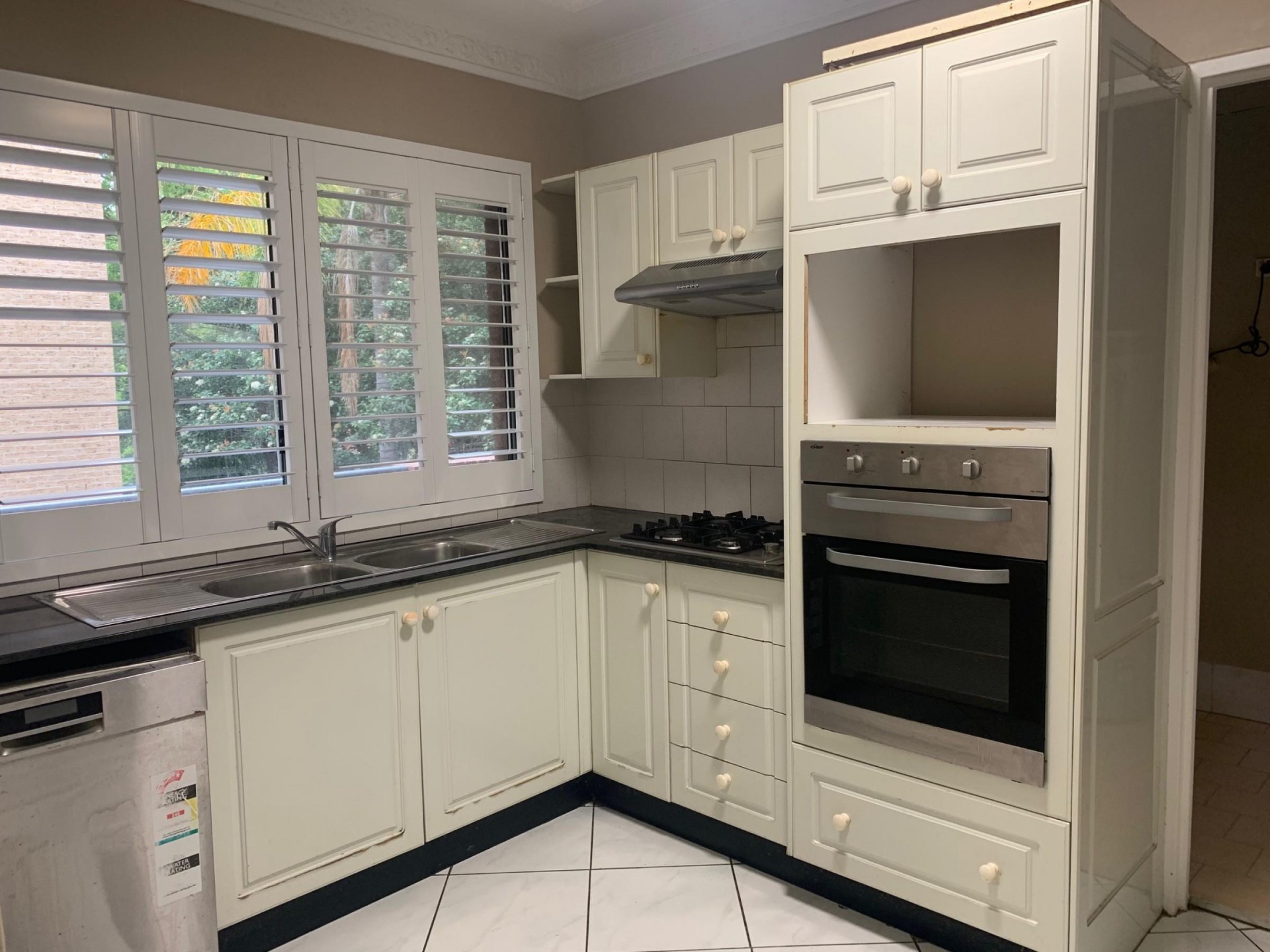 3 Bedrooms! 2 Bathrooms!