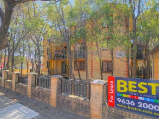 View profile: Freshly painted apartment!!! One Minute to Station!!