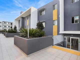 View profile: Modern Apartment with 2 Bathrooms plus Airconditioning!