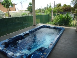 View profile: Jacuzzi, Ducted Air Conditioning & Woodfired Oven